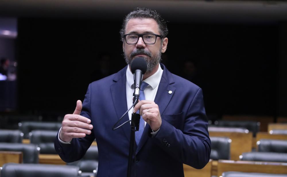 Projeto de Marcos Pollon concede isenção tributária para que mulher vítima de violência compre arma
